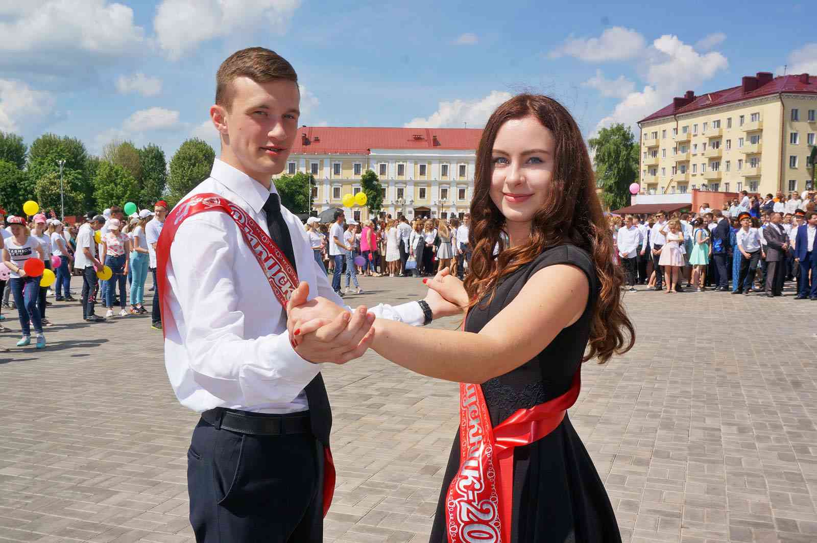 В добрый путь, выпускники!