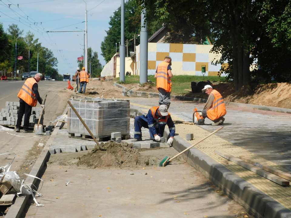 Новый асфальт, велодорожки, безбарьерная среда: улица Первомайская обновляется