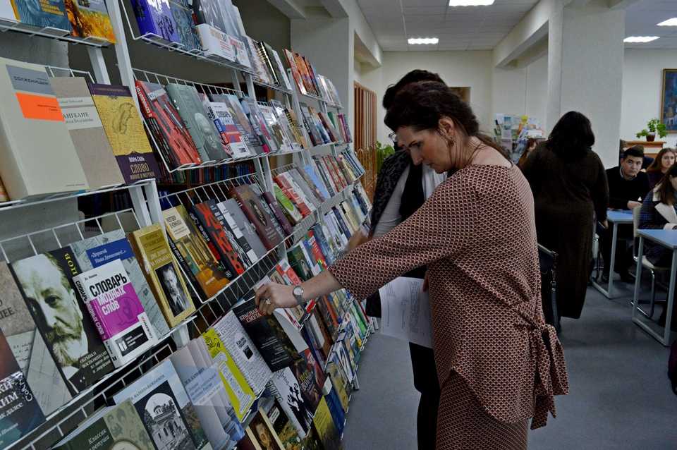 Дом русского зарубежья имени А. Солженицына передал книги в МГУ имени А. Кулешова