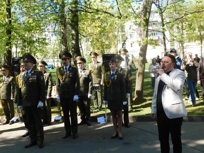 В Могилеве торжественно, под звуки духового оркестра поздравили ветерана