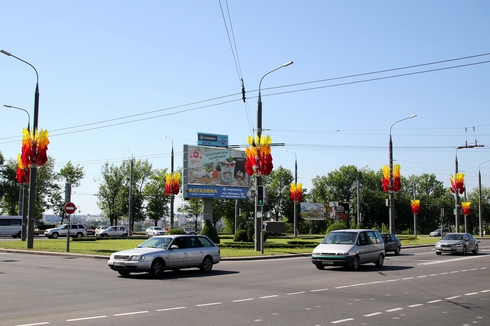 Могилевчане, давайте любить и беречь свой город! В городе участились случаи порчи праздничного украшения