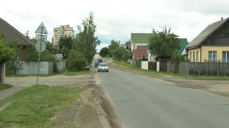 На контроле у губернатора: тротуар в частном секторе Могилева (видео)