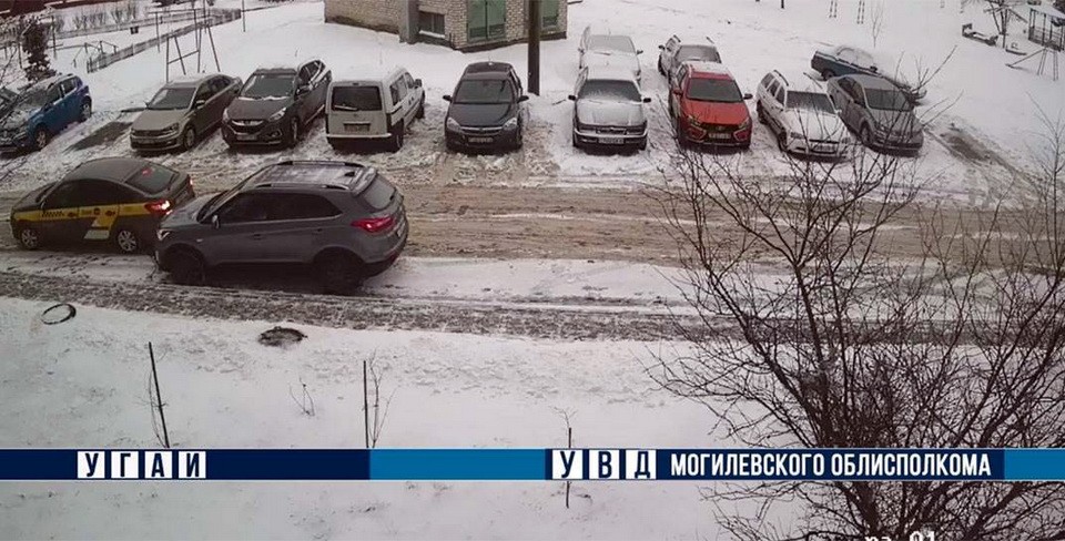 Могилевчанин задел чужое авто, подождал водителя, но уехал, ничего ему не сказав