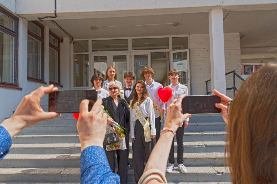 Для выпускников средней школы №37 Могилева прозвенел последний звонок