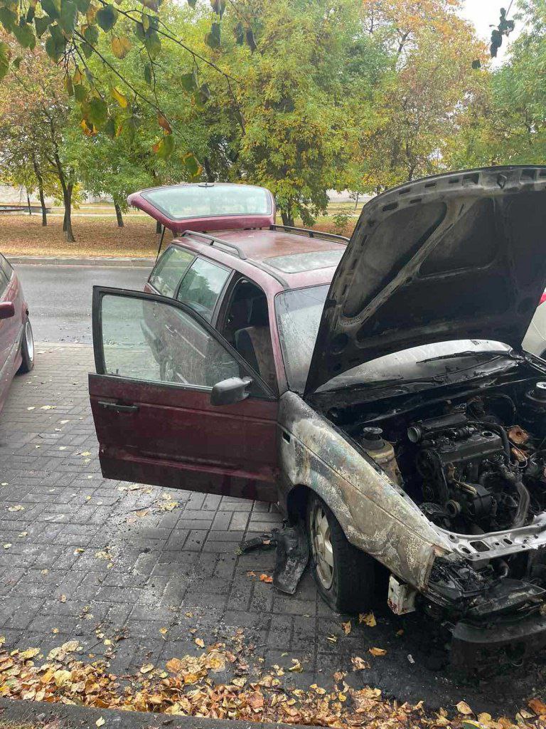 В Могилеве на бульваре Непокоренных сгорела иномарка – МЧС