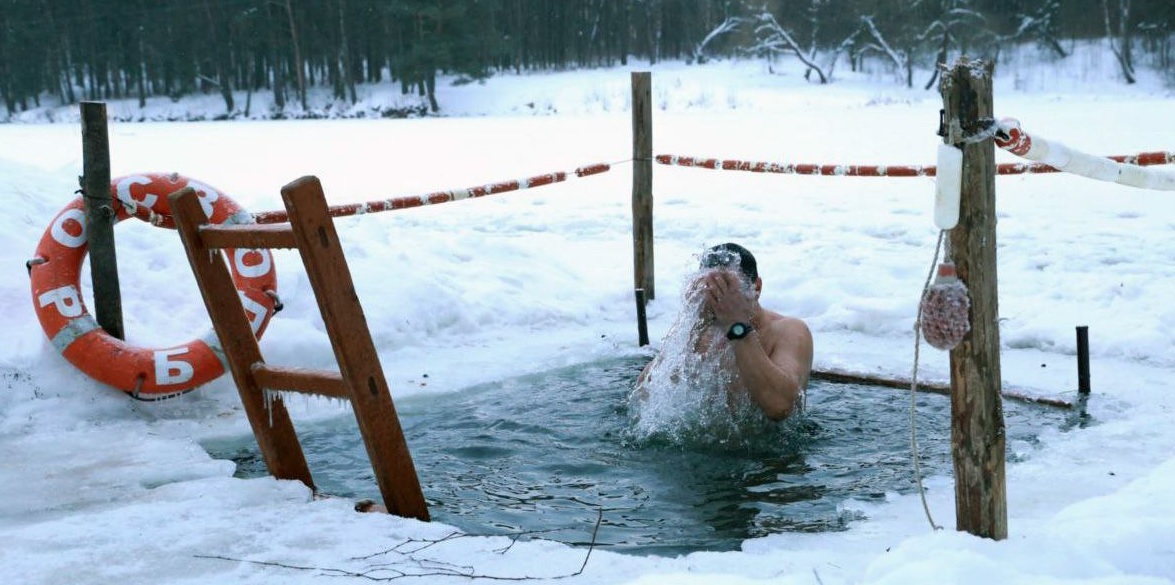 Расписание богослужений и освящения воды в храмах Могилева 18 и 19 января. Где можно будет окунуться в прорубь на Крещение?